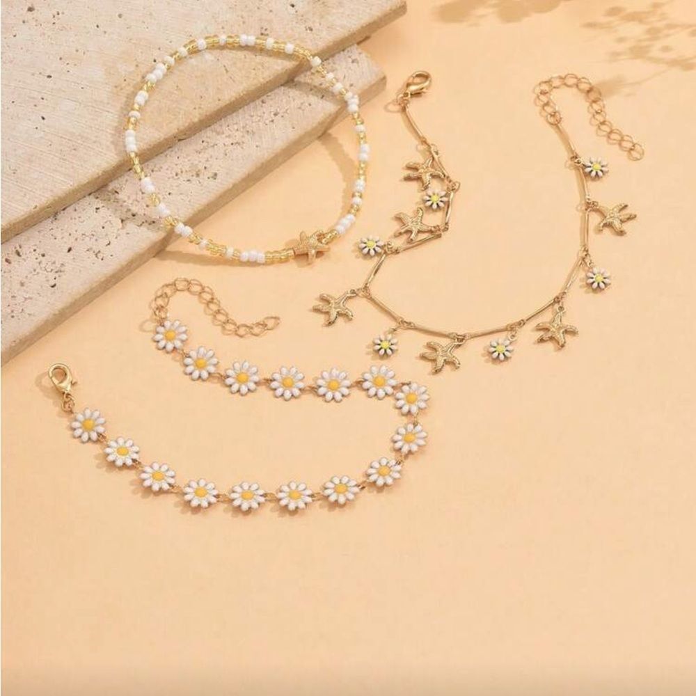 Gold and White Daisy Bracelet Set R157